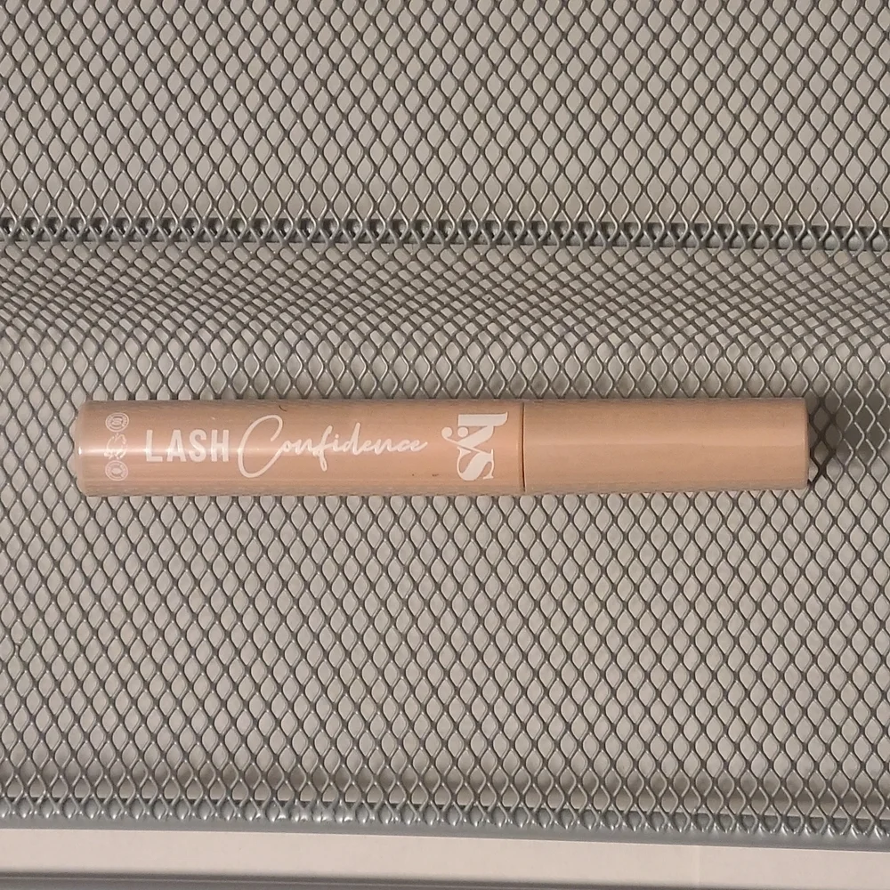 Lash Confidence Mascara in Tan by